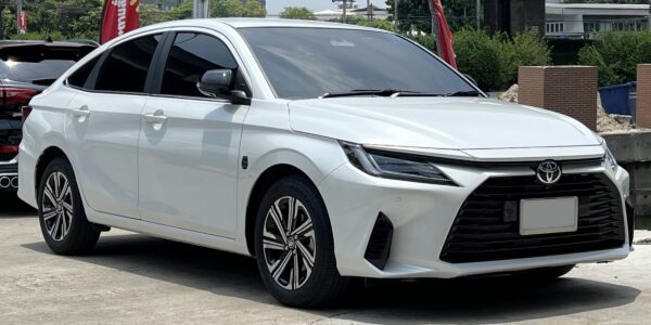 2022_Toyota_Yaris_ATIV_1.2_Premium_Luxury_(2)